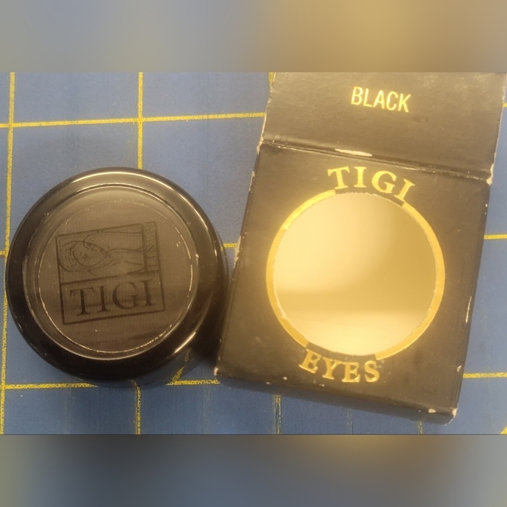 TIGI Eyes The Hairdresser's Make Up Line Black